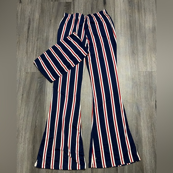BRAND NEW - Mandee stripped matching 2 piece set. - Picture 1 of 2